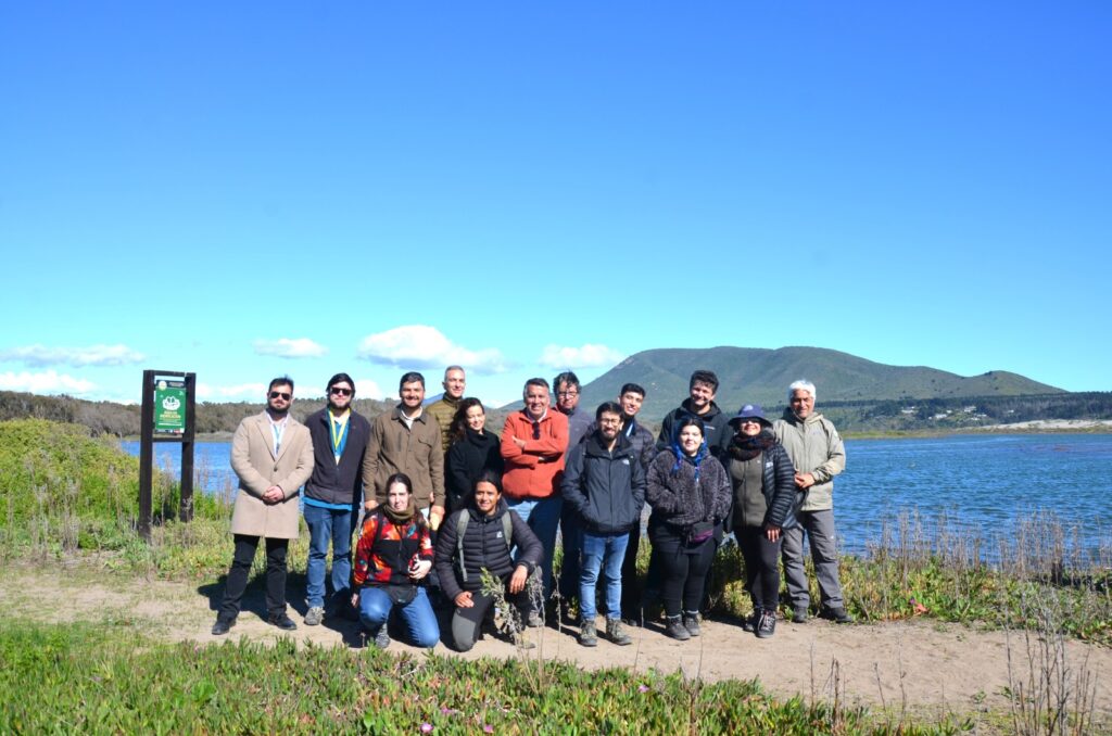 Participantes del encuentro sostenido entre el equipo del Nodo Laboratorio Natural Océano, Hub Ambiental UPLA y representantes de la Delegación Presidencial Provincial de Petorca, funcionarios públicos de las municipalidades de La Ligua y Papudo, y académicos de la Universidad de La Serena.